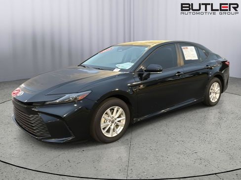 Used 2025 Toyota Camry LE w/ Convenience Package AWD/4WD image 1