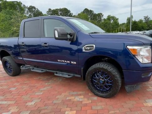 Used 2022 Nissan Titan SV AWD/4WD image 3