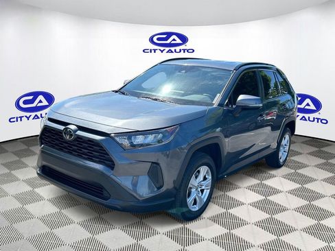 Used 2021 Toyota RAV4 LE FWD image 9