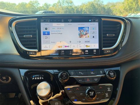 New 2026 Chrysler Pacifica Pinnacle image 24