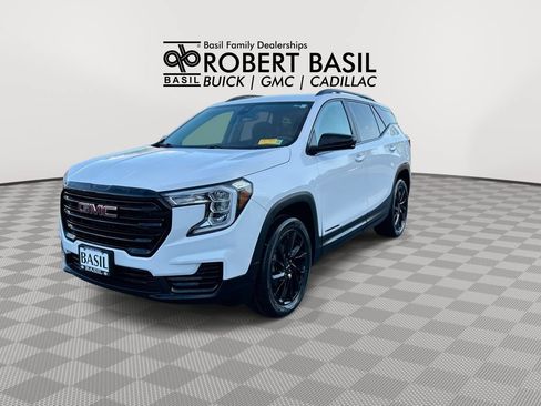 Used 2023 GMC Terrain SLE w/ Driver Convenience Package AWD/4WD image 4