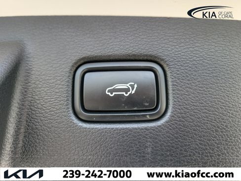 Certified 2022 Kia Telluride EX w/ EX Premium Package FWD image 11