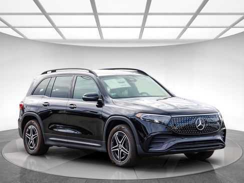 Used 2024 Mercedes-Benz EQB 300 4MATIC image 5