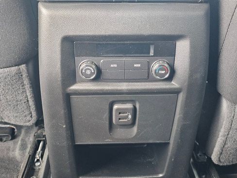Used 2023 Chevrolet Traverse LT FWD image 26