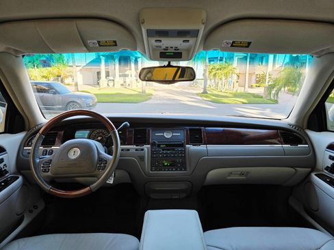 Used 2003 Lincoln Town Car Cartier image 78