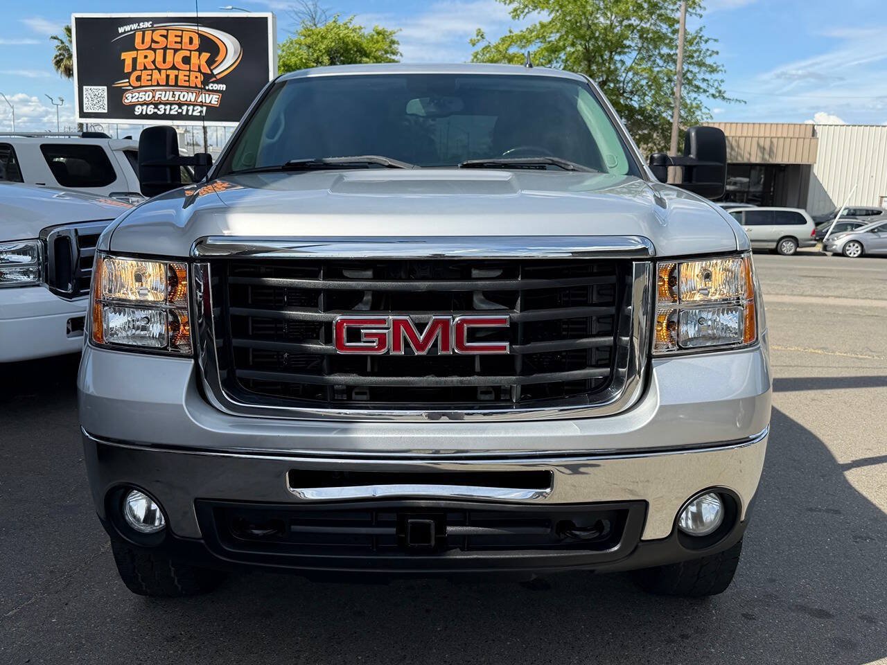 Used 2010 GMC Sierra 2500 SLE w/ Suspension Package, Off-Road AWD/4WD image 6