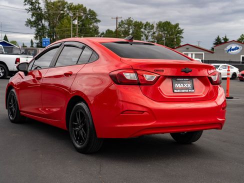 Used 2018 Chevrolet Cruze LS FWD image 10