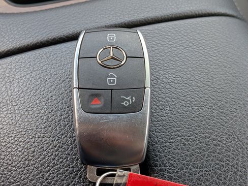 Used 2025 Mercedes-Benz GLE 350 4MATIC image 33