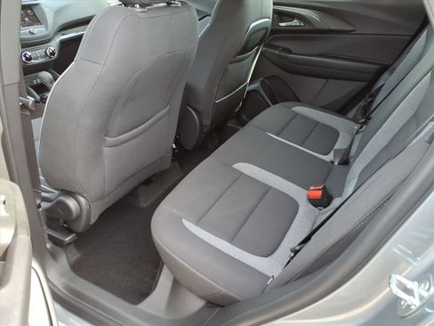 Used 2023 Chevrolet TrailBlazer LS image 32