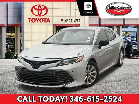 Used 2019 Toyota Camry LE FWD image 1