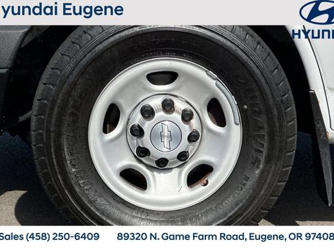 Used 2018 Chevrolet Express 3500 Extended w/ Driver Convenience Package RWD image 33