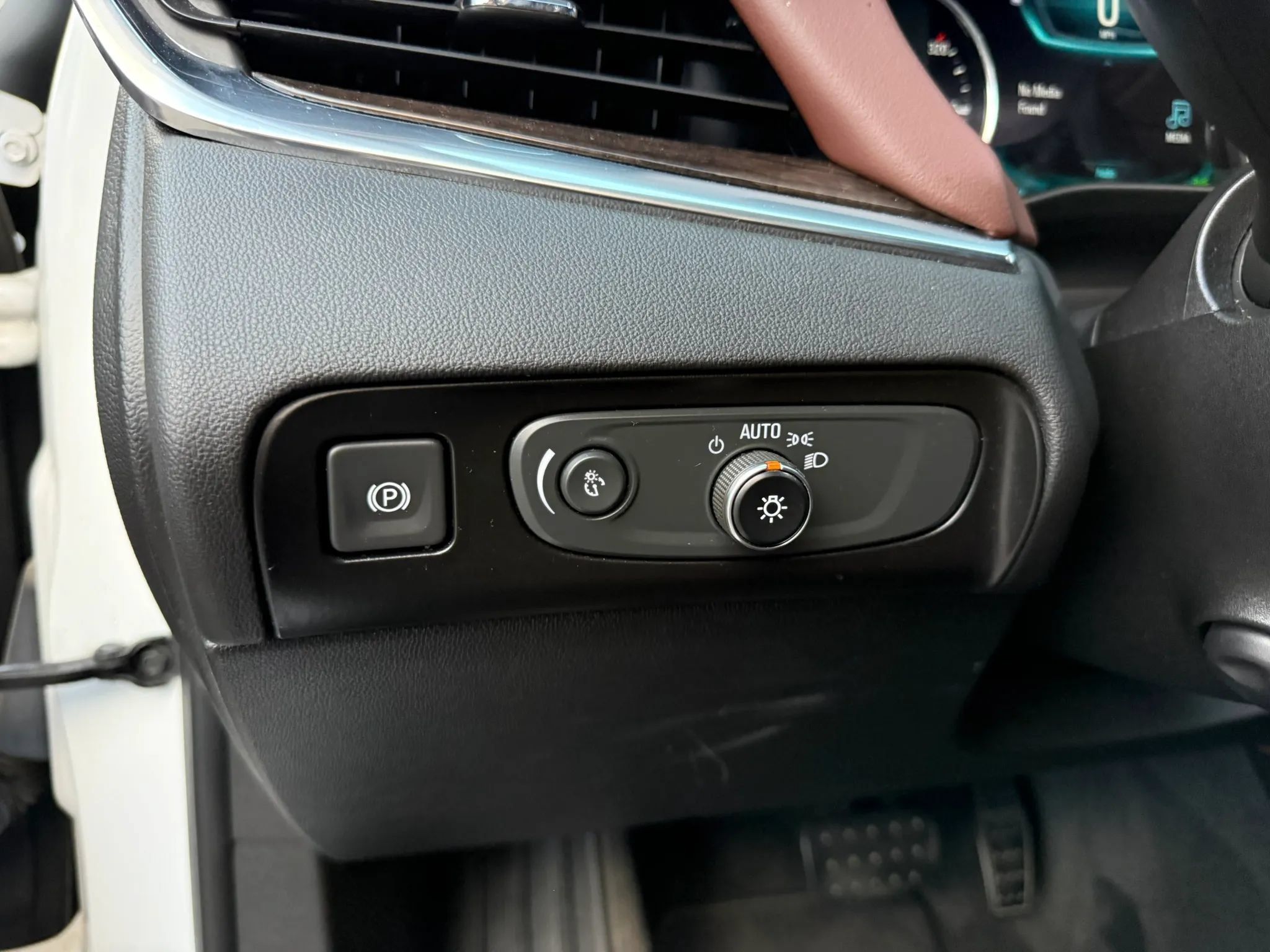 Used 2019 Buick Enclave Avenir w/ Avenir Technology Package AWD/4WD image 32