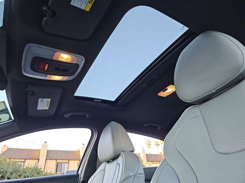 Certified 2025 Hyundai Elantra Limited image 30