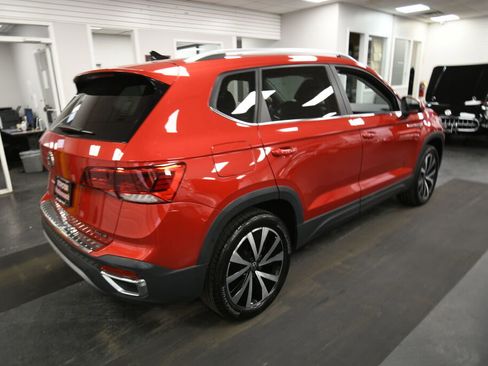 Used 2023 Volkswagen Taos SE w/ Panoramic Sunroof Package AWD/4WD image 8