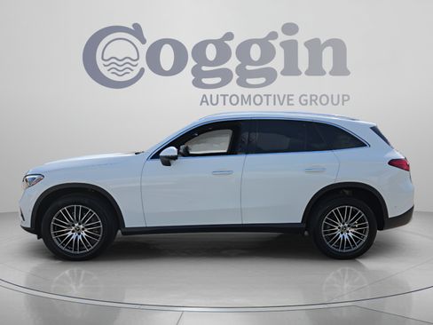 Used 2025 Mercedes-Benz GLC 300 image 2