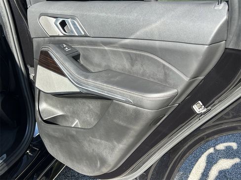 Used 2019 BMW X5 xDrive40i w/ M Sport Package image 14