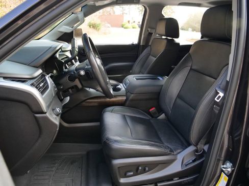 Used 2018 Chevrolet Tahoe LT image 3