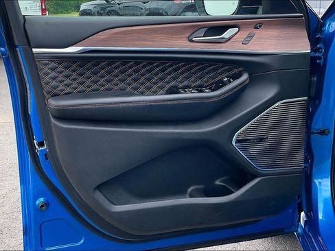 Used 2022 Jeep Grand Cherokee Summit w/ Luxury Tech Group V image 22