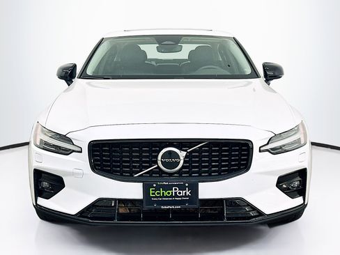 Used 2025 Volvo S60 B5 Core image 2