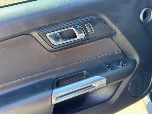 Used 2017 Ford Mustang Coupe RWD image 11