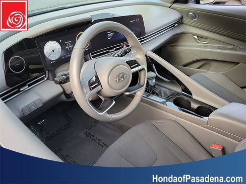 Used 2023 Hyundai Elantra SEL w/ Convenience Package image 9