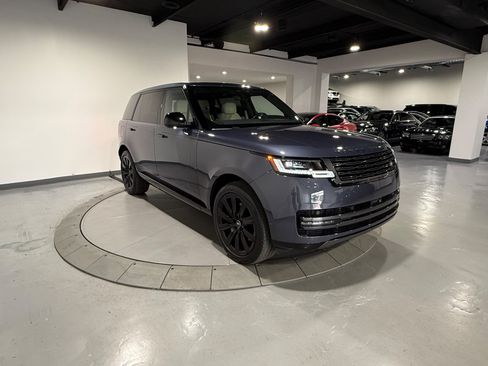 Used 2025 Land Rover Range Rover Long Wheelbase SE AWD/4WD image 4