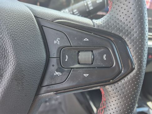 Used 2025 Chevrolet Trax RS w/ Driver Confidence Package FWD image 27