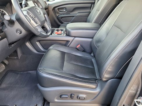 Used 2019 Nissan Titan SL w/ Midnight Edition image 18
