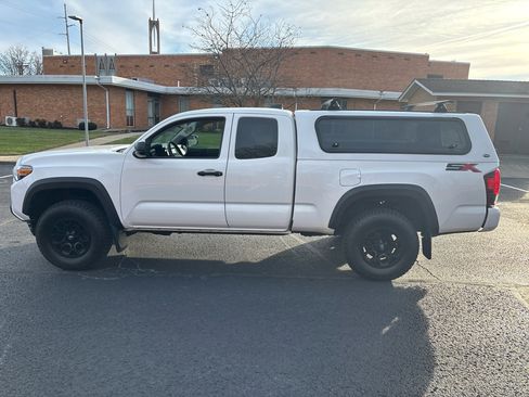 Used 2021 Toyota Tacoma SR image 4