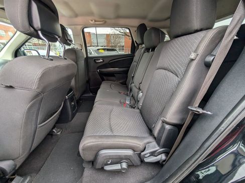 Used 2018 Dodge Journey SE image 17