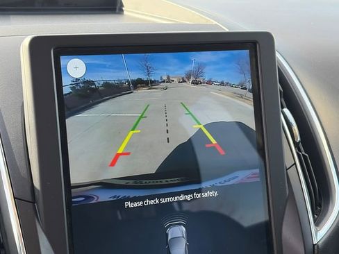 Used 2024 Ford Edge Titanium image 24