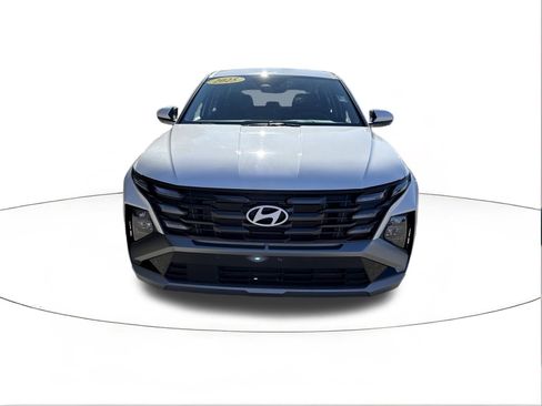 Certified 2025 Hyundai Tucson SE image 8