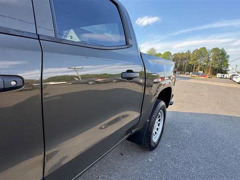 Used 2023 Chevrolet Colorado W/T image 18