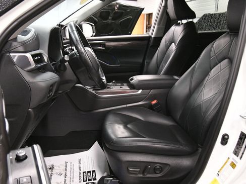 Used 2021 Toyota Highlander Platinum image 9