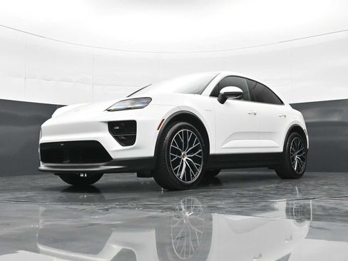Certified 2025 Porsche Macan Electric RWD image 38