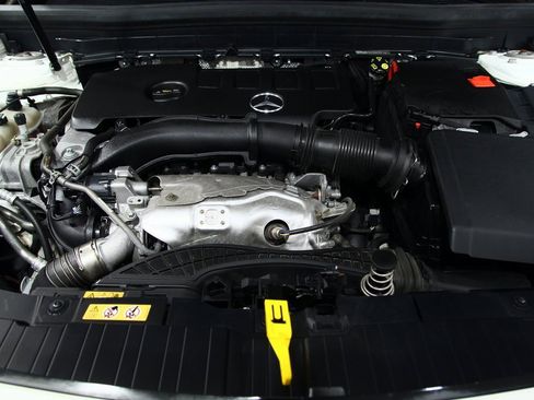 Used 2021 Mercedes-Benz GLB 250 4MATIC image 31