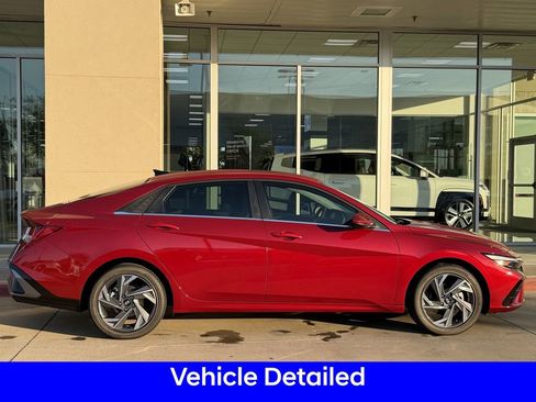 New 2025 Hyundai Elantra SEL image 3
