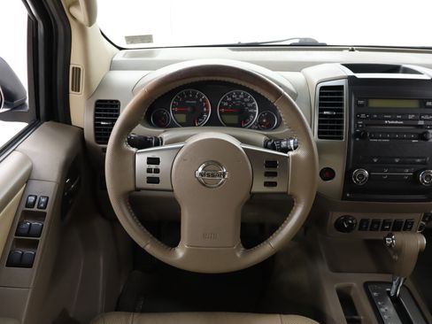 Used 2011 Nissan Frontier SL image 10