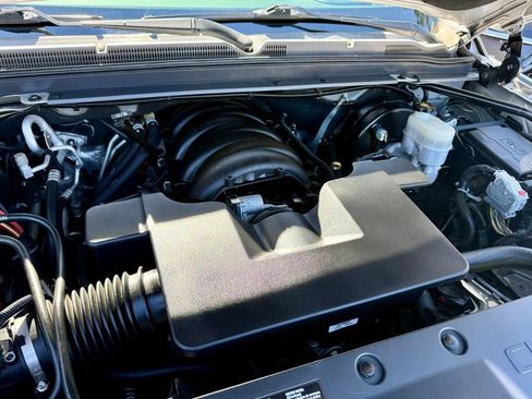 Used 2019 Chevrolet Suburban LT AWD/4WD image 5