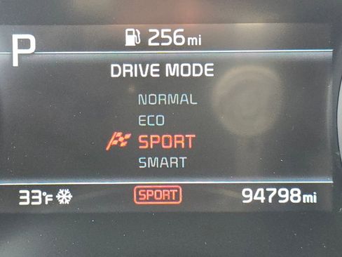 Used 2024 Kia Carnival LX image 27