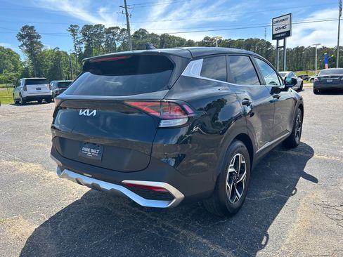 Used 2025 Kia Sportage LX FWD image 3