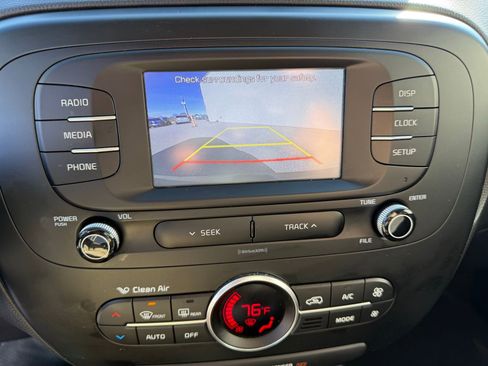 Used 2017 Kia Soul + image 19