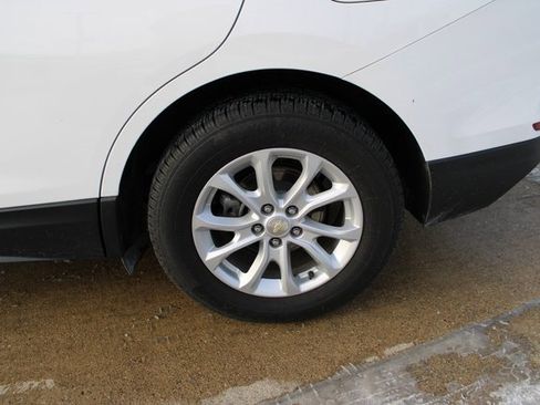 Used 2021 Chevrolet Equinox LT w/ Driver Convenience Package image 10