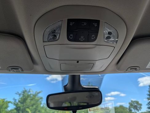 Used 2024 Chrysler Pacifica Limited FWD image 24