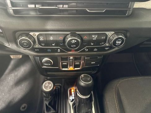 Used 2024 Jeep Wrangler Unlimited w/ Convenience Group image 23