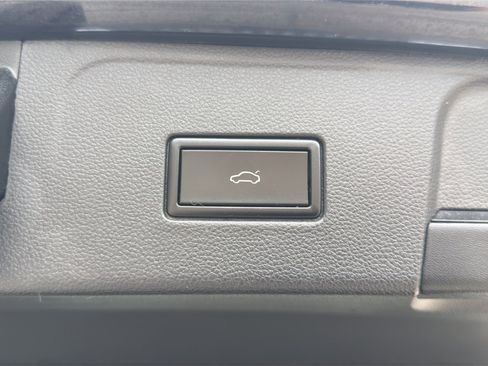 Used 2019 Volkswagen Atlas SEL Premium image 27