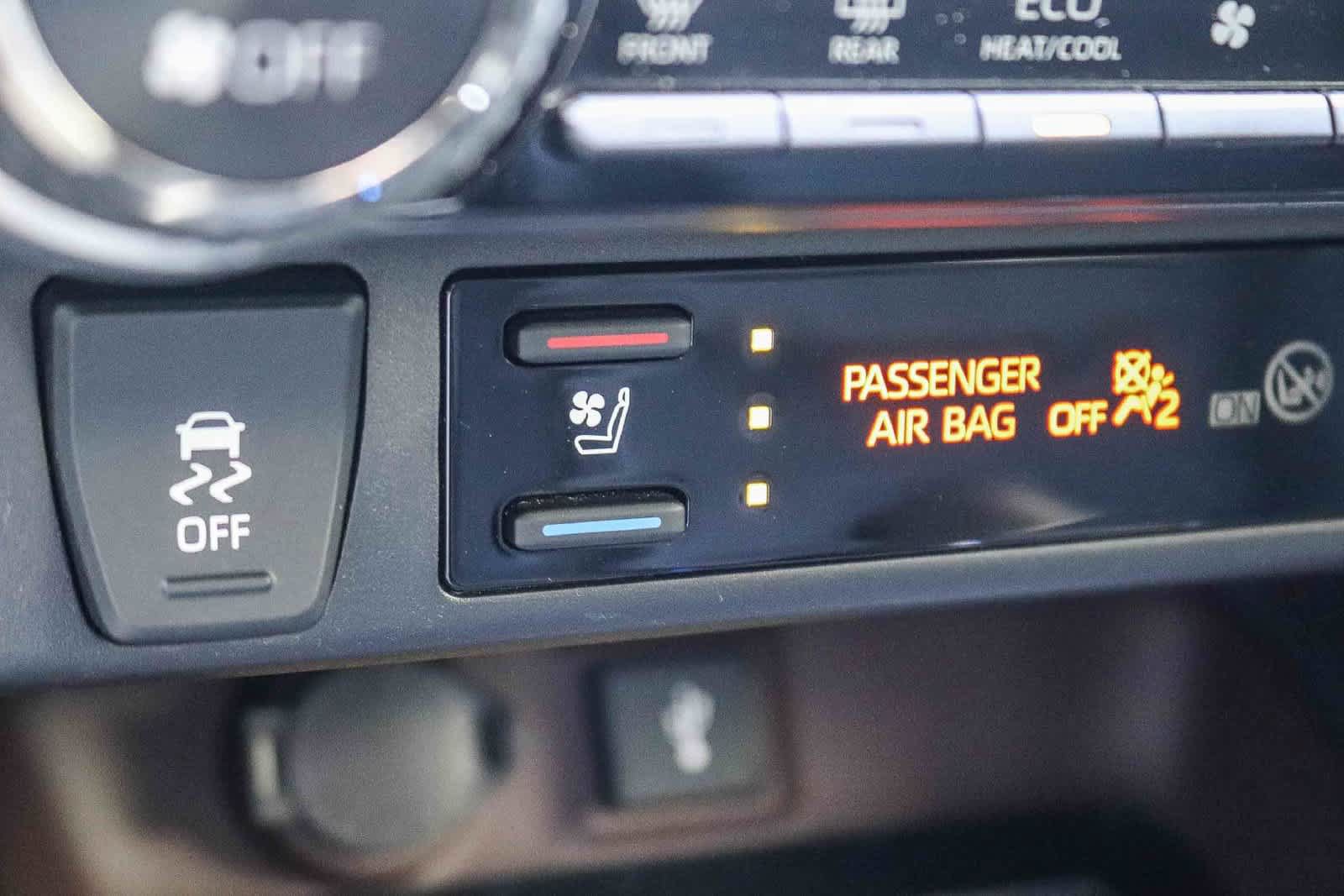 Used 2020 Toyota RAV4 Limited FWD image 24