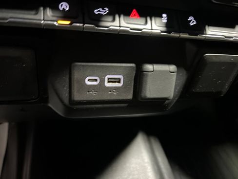 Used 2021 Chevrolet Silverado 1500 LT w/ Z71 Off-Road Package AWD/4WD image 34