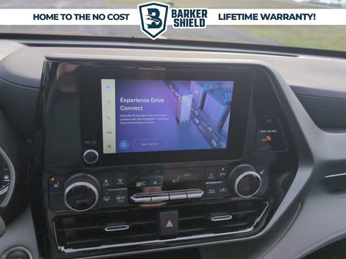 Used 2024 Toyota Highlander XLE FWD image 14