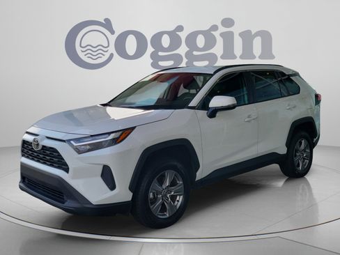 Used 2024 Toyota RAV4 XLE FWD image 2